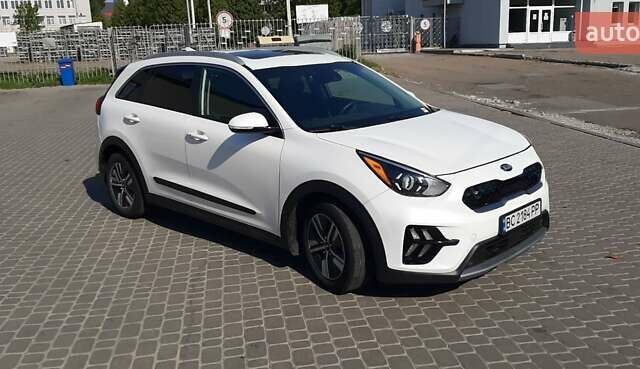Белый Киа Niro, объемом двигателя 1.58 л и пробегом 64 тыс. км за 18900 $, фото 1 на Automoto.ua