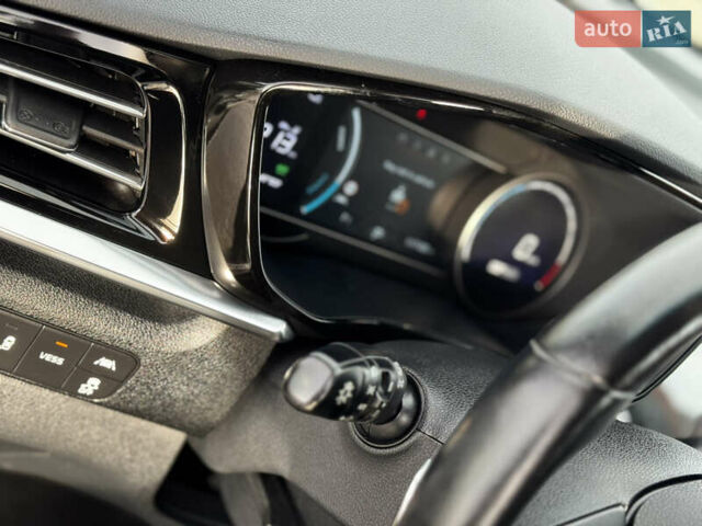 Білий Кіа Niro, об'ємом двигуна 0 л та пробігом 117 тис. км за 19750 $, фото 45 на Automoto.ua