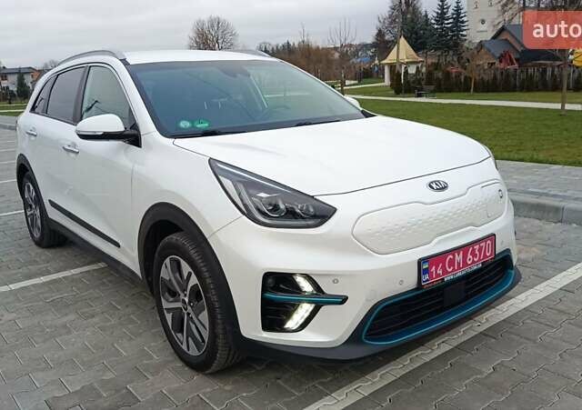 Білий Кіа Niro, об'ємом двигуна 0 л та пробігом 127 тис. км за 19999 $, фото 18 на Automoto.ua