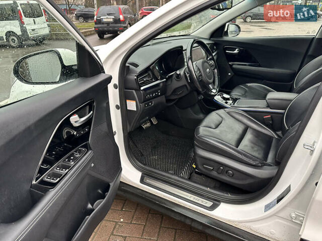 Белый Киа Niro, объемом двигателя 0 л и пробегом 75 тыс. км за 18300 $, фото 5 на Automoto.ua