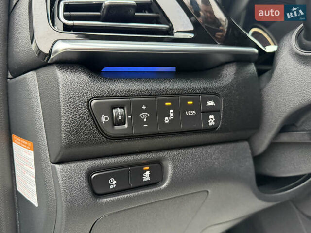 Білий Кіа Niro, об'ємом двигуна 0 л та пробігом 141 тис. км за 19499 $, фото 30 на Automoto.ua