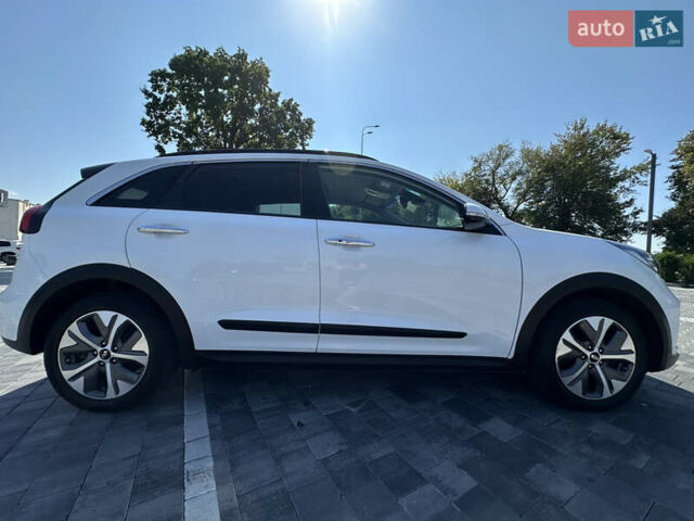 Белый Киа Niro, объемом двигателя 0 л и пробегом 103 тыс. км за 21000 $, фото 48 на Automoto.ua