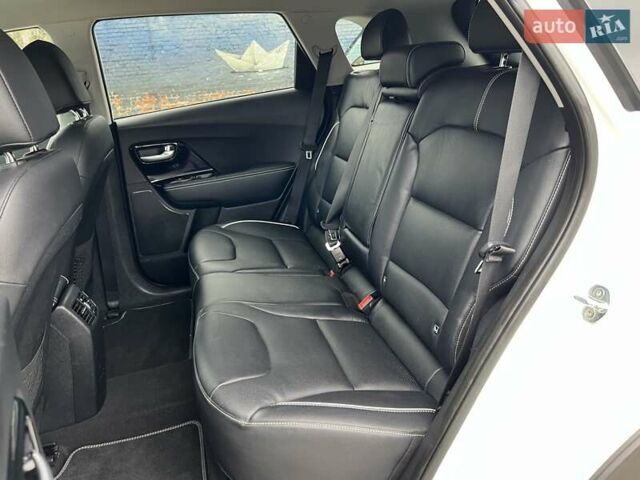Белый Киа Niro, объемом двигателя 0 л и пробегом 146 тыс. км за 19799 $, фото 31 на Automoto.ua
