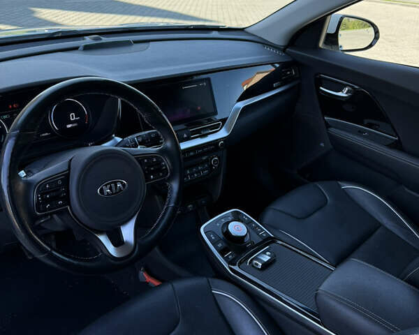 Белый Киа Niro, объемом двигателя 0 л и пробегом 115 тыс. км за 19600 $, фото 18 на Automoto.ua