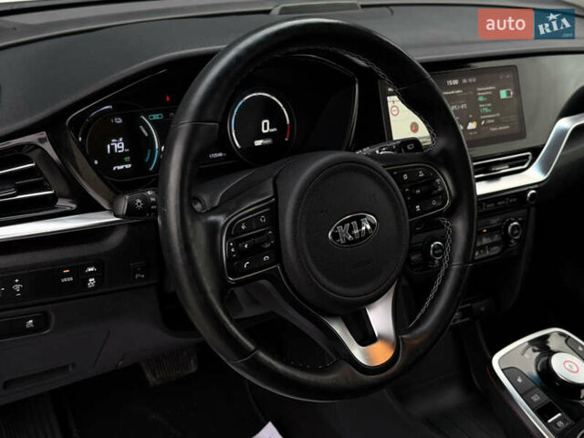 Белый Киа Niro, объемом двигателя 0 л и пробегом 172 тыс. км за 17500 $, фото 44 на Automoto.ua