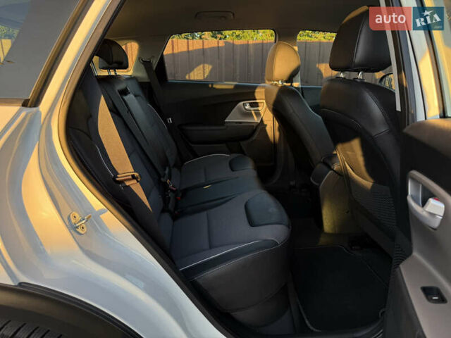 Білий Кіа Niro, об'ємом двигуна 0 л та пробігом 169 тис. км за 18200 $, фото 26 на Automoto.ua