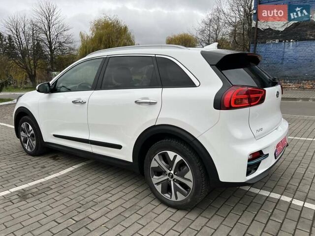 Белый Киа Niro, объемом двигателя 0 л и пробегом 146 тыс. км за 19799 $, фото 7 на Automoto.ua