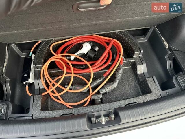 Білий Кіа Niro, об'ємом двигуна 0 л та пробігом 147 тис. км за 18800 $, фото 58 на Automoto.ua