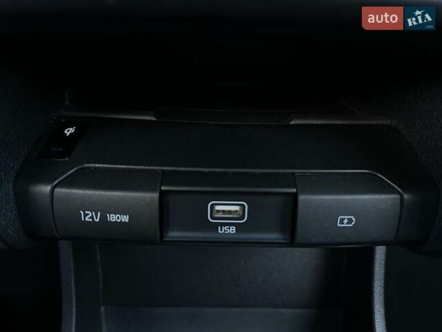 Білий Кіа Niro, об'ємом двигуна 0 л та пробігом 62 тис. км за 24400 $, фото 8 на Automoto.ua