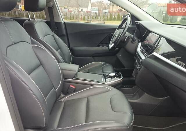 Білий Кіа Niro, об'ємом двигуна 0 л та пробігом 127 тис. км за 19999 $, фото 36 на Automoto.ua