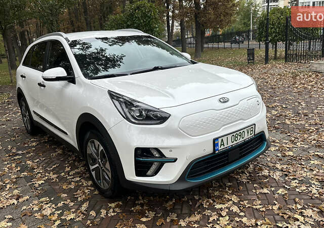 Киа Niro 2020 в Ирпене на Automoto.ua Белый Киа Niro, объемом двигателя 0 л и пробегом 79 тыс. км за 21000 $, фото 11 на Automoto.ua