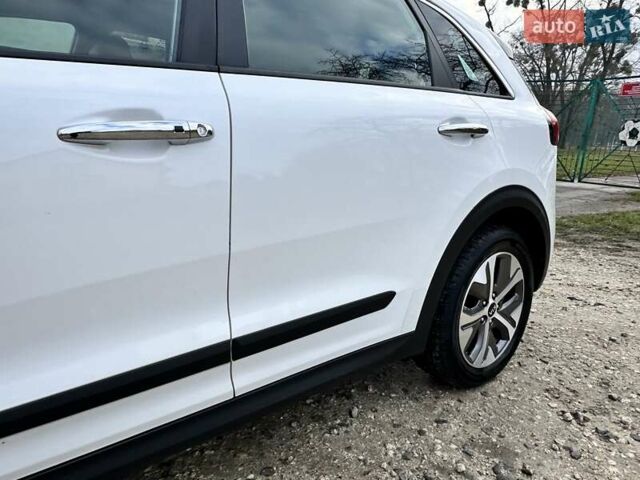 Білий Кіа Niro, об'ємом двигуна 0 л та пробігом 147 тис. км за 18800 $, фото 23 на Automoto.ua