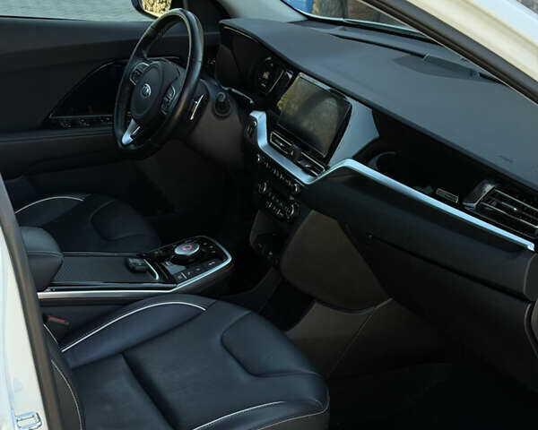 Белый Киа Niro, объемом двигателя 0 л и пробегом 115 тыс. км за 19600 $, фото 25 на Automoto.ua