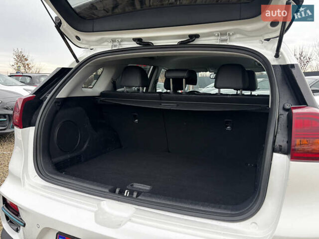 Білий Кіа Niro, об'ємом двигуна 0 л та пробігом 124 тис. км за 20400 $, фото 45 на Automoto.ua