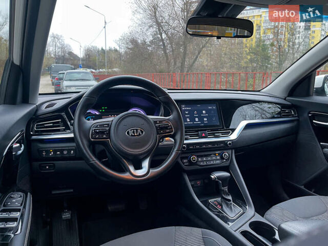Білий Кіа Niro, об'ємом двигуна 1.6 л та пробігом 215 тис. км за 16800 $, фото 29 на Automoto.ua