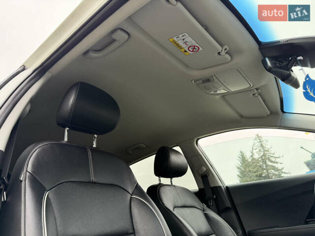 Білий Кіа Niro, об'ємом двигуна 0 л та пробігом 141 тис. км за 19499 $, фото 68 на Automoto.ua
