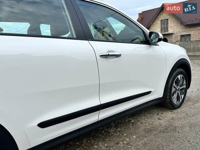 Білий Кіа Niro, об'ємом двигуна 0 л та пробігом 147 тис. км за 18800 $, фото 36 на Automoto.ua