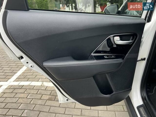Белый Киа Niro, объемом двигателя 0 л и пробегом 146 тыс. км за 19799 $, фото 30 на Automoto.ua