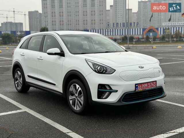 Киа Niro 2020 в Киеве на Automoto.ua Белый Киа Niro, объемом двигателя 0 л и пробегом 171 тыс. км за 18300 $, фото 2 на Automoto.ua