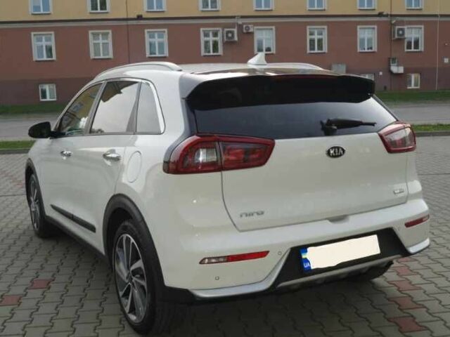 Белый Киа Niro, объемом двигателя 1.6 л и пробегом 98 тыс. км за 12400 $, фото 3 на Automoto.ua