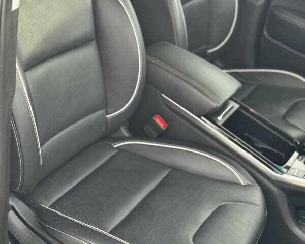 Білий Кіа Niro, об'ємом двигуна 0 л та пробігом 117 тис. км за 19750 $, фото 59 на Automoto.ua