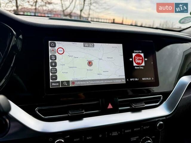 Білий Кіа Niro, об'ємом двигуна 0 л та пробігом 89 тис. км за 18950 $, фото 73 на Automoto.ua