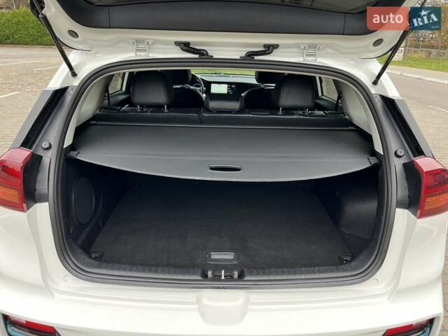 Белый Киа Niro, объемом двигателя 0 л и пробегом 146 тыс. км за 19799 $, фото 24 на Automoto.ua