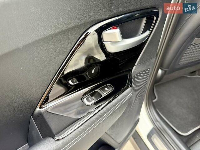 Білий Кіа Niro, об'ємом двигуна 0 л та пробігом 89 тис. км за 18950 $, фото 98 на Automoto.ua