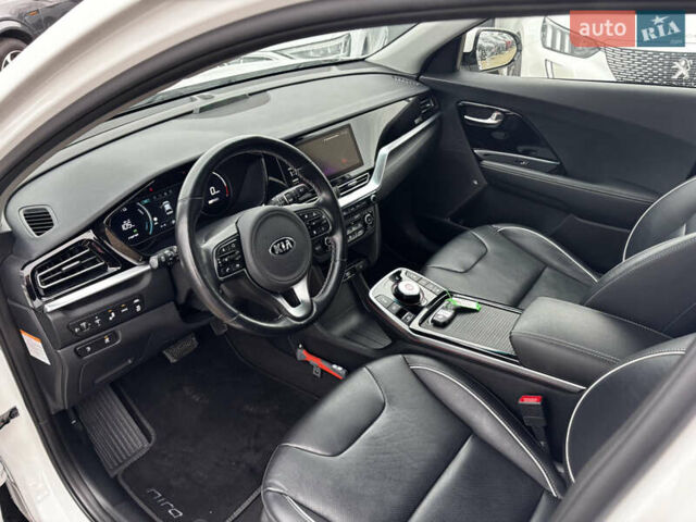 Білий Кіа Niro, об'ємом двигуна 0 л та пробігом 124 тис. км за 20400 $, фото 18 на Automoto.ua