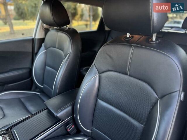 Белый Киа Niro, объемом двигателя 0 л и пробегом 72 тыс. км за 18600 $, фото 31 на Automoto.ua