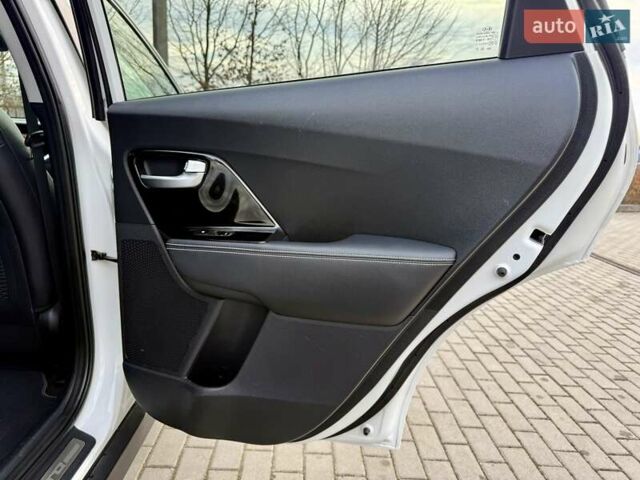 Білий Кіа Niro, об'ємом двигуна 0 л та пробігом 89 тис. км за 18950 $, фото 91 на Automoto.ua