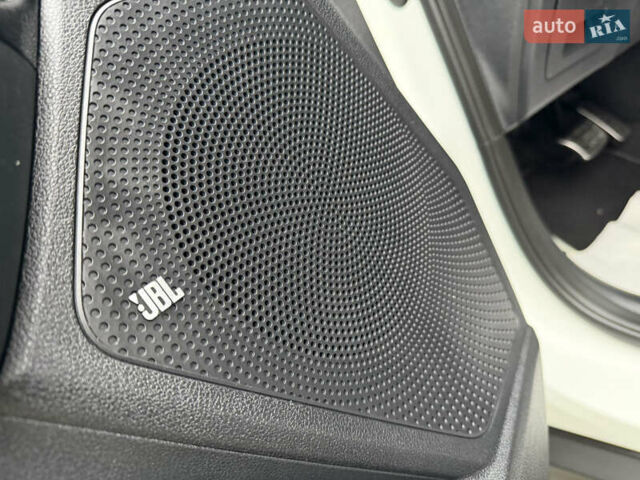 Білий Кіа Niro, об'ємом двигуна 0 л та пробігом 141 тис. км за 19499 $, фото 29 на Automoto.ua