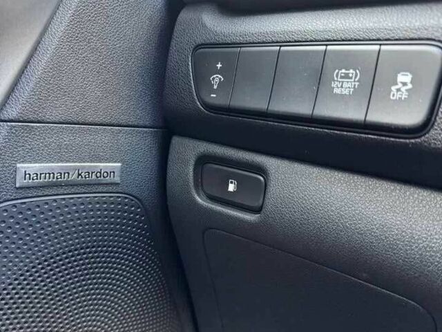 Белый Киа Niro, объемом двигателя 1.6 л и пробегом 100 тыс. км за 12000 $, фото 7 на Automoto.ua