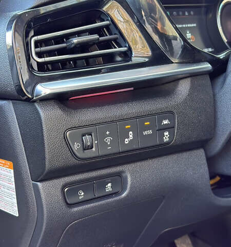 Белый Киа Niro, объемом двигателя 0 л и пробегом 126 тыс. км за 18400 $, фото 17 на Automoto.ua