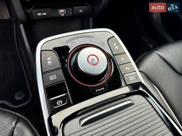 Білий Кіа Niro, об'ємом двигуна 0 л та пробігом 89 тис. км за 18950 $, фото 66 на Automoto.ua