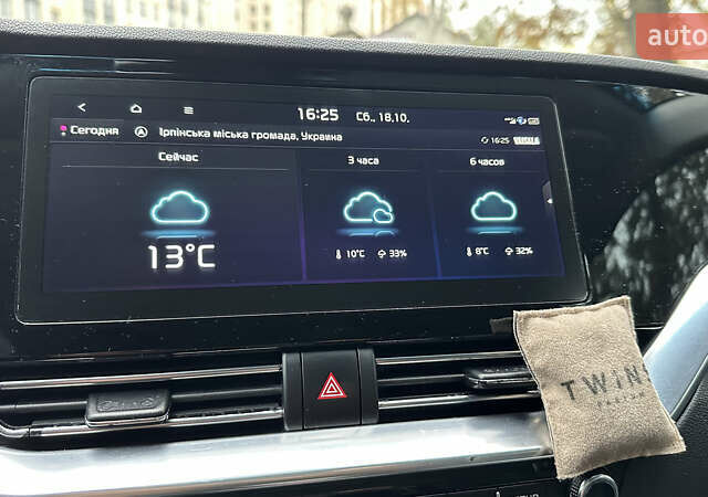 Киа Niro 2020 в Ирпене на Automoto.ua Белый Киа Niro, объемом двигателя 0 л и пробегом 79 тыс. км за 21000 $, фото 58 на Automoto.ua