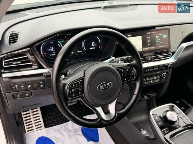 Білий Кіа Niro, об'ємом двигуна 0 л та пробігом 112 тис. км за 18300 $, фото 14 на Automoto.ua