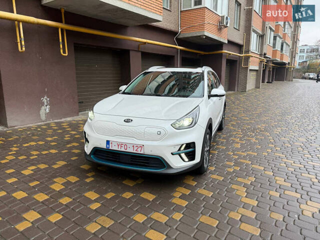Белый Киа Niro, объемом двигателя 0 л и пробегом 152 тыс. км за 20400 $, фото 1 на Automoto.ua