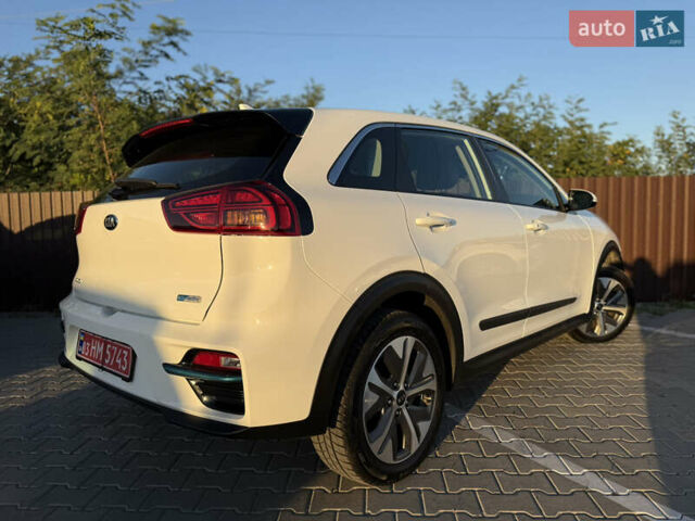 Білий Кіа Niro, об'ємом двигуна 0 л та пробігом 169 тис. км за 18200 $, фото 15 на Automoto.ua