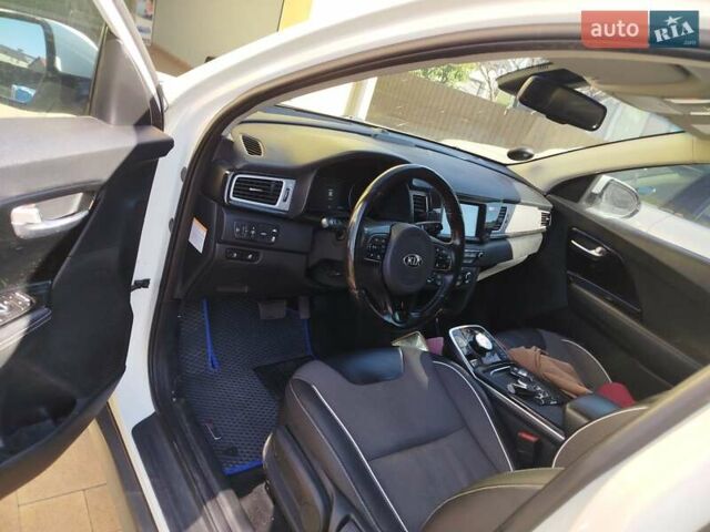 Белый Киа Niro, объемом двигателя 0 л и пробегом 180 тыс. км за 16500 $, фото 5 на Automoto.ua