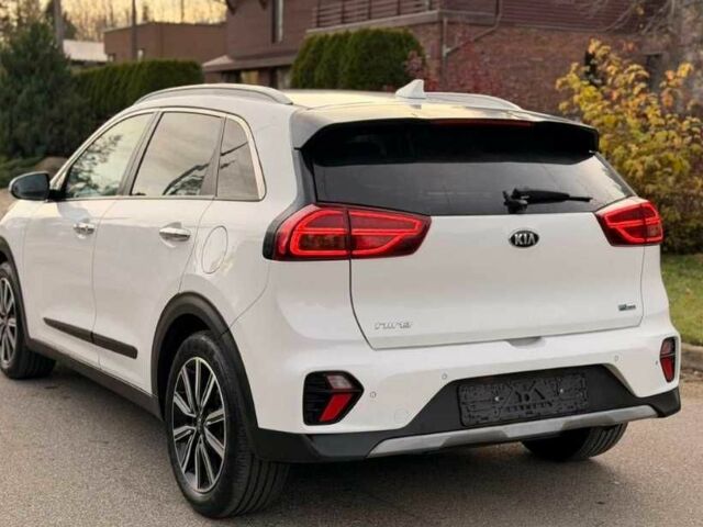 Белый Киа Niro, объемом двигателя 1.6 л и пробегом 148 тыс. км за 10000 $, фото 6 на Automoto.ua