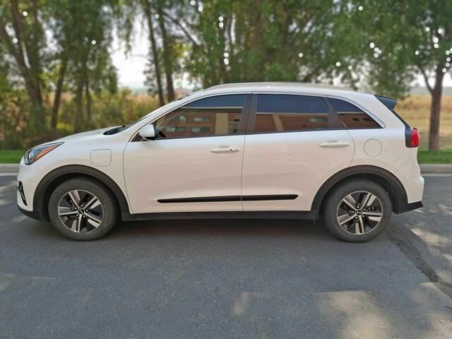 Білий Кіа Niro, об'ємом двигуна 1.6 л та пробігом 32 тис. км за 11300 $, фото 3 на Automoto.ua