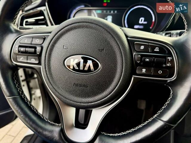 Білий Кіа Niro, об'ємом двигуна 0 л та пробігом 89 тис. км за 18950 $, фото 60 на Automoto.ua