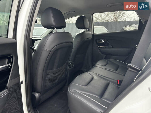 Білий Кіа Niro, об'ємом двигуна 0 л та пробігом 124 тис. км за 20400 $, фото 39 на Automoto.ua
