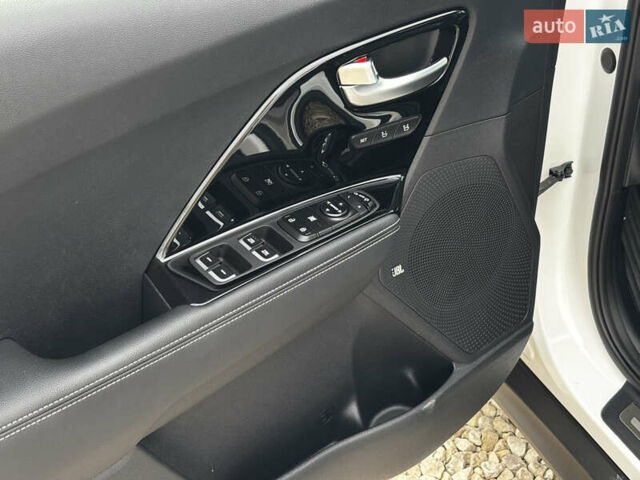 Белый Киа Niro, объемом двигателя 0 л и пробегом 141 тыс. км за 19100 $, фото 22 на Automoto.ua