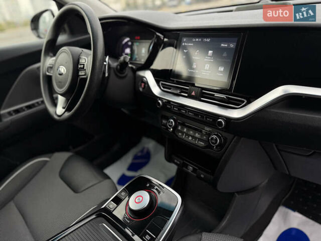 Киа Niro 2020 в Киеве на Automoto.ua Белый Киа Niro, объемом двигателя 0 л и пробегом 171 тыс. км за 18300 $, фото 31 на Automoto.ua