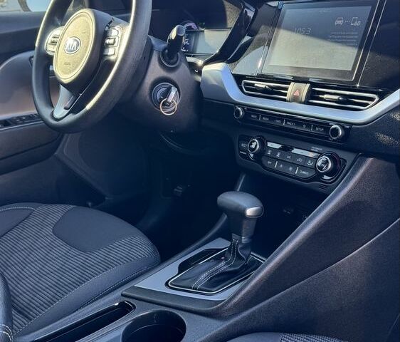 Білий Кіа Niro, об'ємом двигуна 1.6 л та пробігом 37 тис. км за 19700 $, фото 18 на Automoto.ua