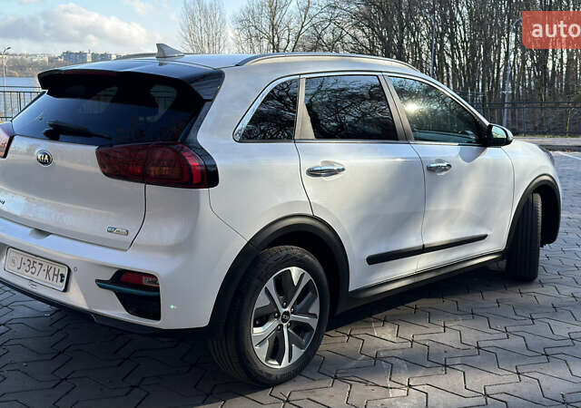 Белый Киа Niro, объемом двигателя 0 л и пробегом 126 тыс. км за 18400 $, фото 6 на Automoto.ua