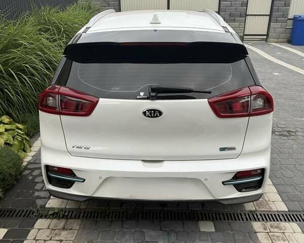 Білий Кіа Niro, об'ємом двигуна 0 л та пробігом 133 тис. км за 18500 $, фото 2 на Automoto.ua