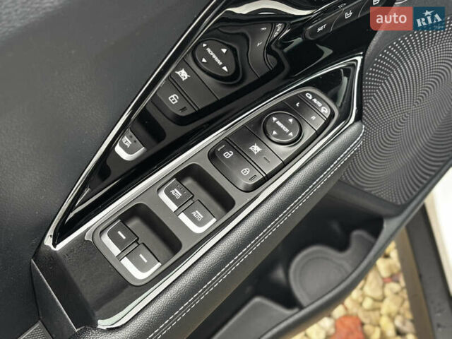 Білий Кіа Niro, об'ємом двигуна 0 л та пробігом 124 тис. км за 20400 $, фото 12 на Automoto.ua